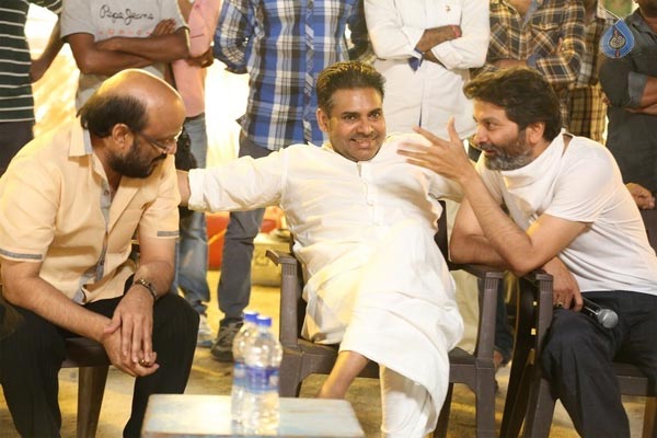 pawan kalyan,a aa movie,trvikram srinivas,nithin  'అ ఆ' సెట్లో పవన్ సీన్!